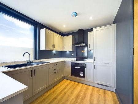2 bedroom Flat To Let - Photo 4