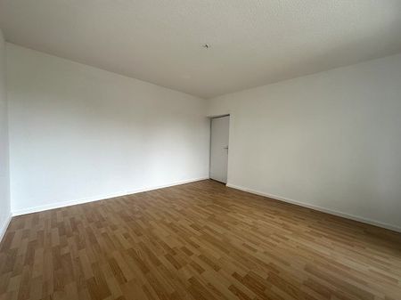 BEZUGSFREIE, FRISCH RENOVIERTE 4 ZIM.-WOHNUNG MIT BALKON IM HERZEN VON LANK-LATUM - Foto 2