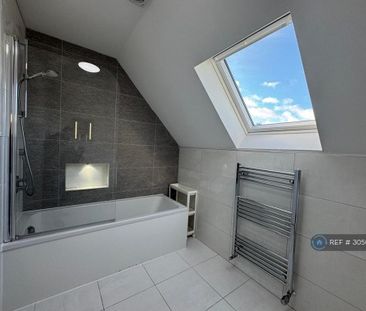 2 bedroom penthouse to rent - Photo 6