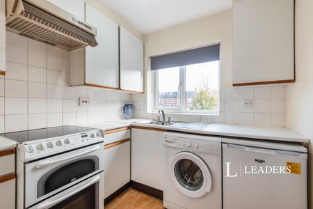 Studio to rent - Photo 2