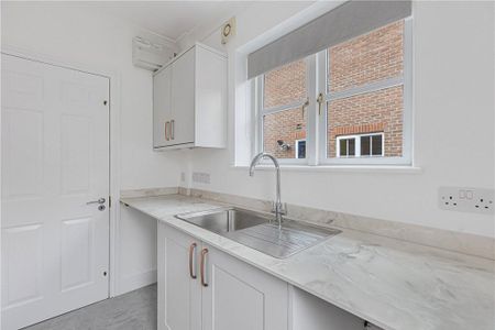 3 bedroom detached house to rent - Photo 3