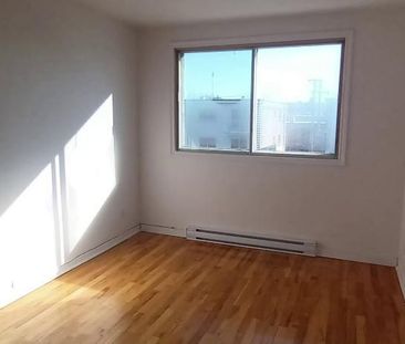 ANJOU 4 1/2 RÉNOVÉ , REPEINT , BIEN SITUÉ - Photo 1