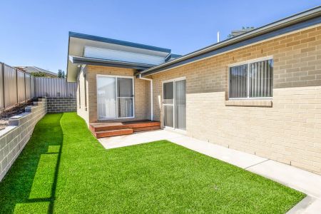 Modern & Light-Filled Contemporary Living - Photo 3