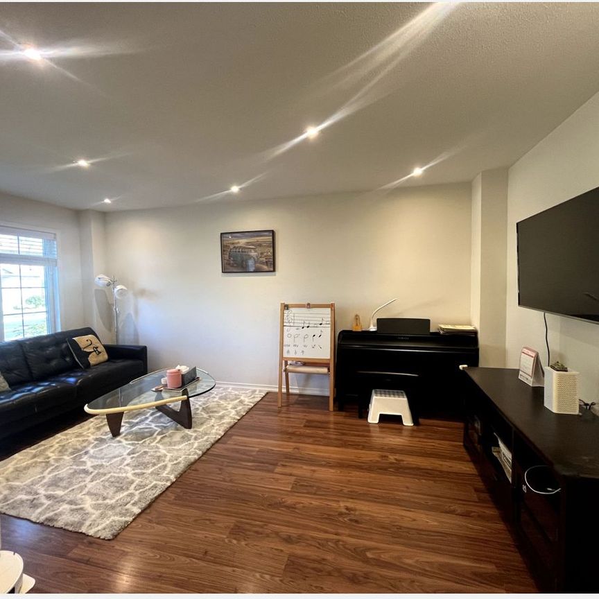 For Lease - 1083 Bur Oak Avenue, Markham, Ontario - Photo 1