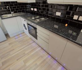 3 bedroom Flat in Flat B, (1st Floor) - Photo 6