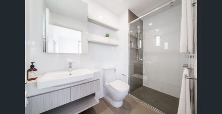 Top Floor Apartment with Sunny North-Facing Views - Photo 4