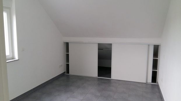 Schöne Dachgeschosswohnung mit Balkon und Garage in Grosbliederstroff - Foto 1