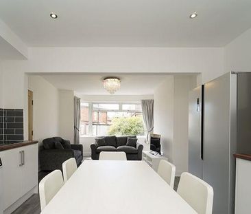 5 bedroom semi-detached house to rent - Photo 2