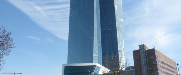 ALLES NEU: Exklusive, hochwertig möblierte Wohnung am EZB Turm - Photo 1