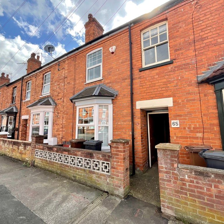 3 bedroom Mid Terraced House to let - Photo 1