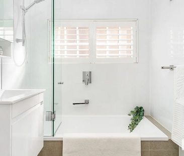 Sunsoaked Family Home - Photo 5