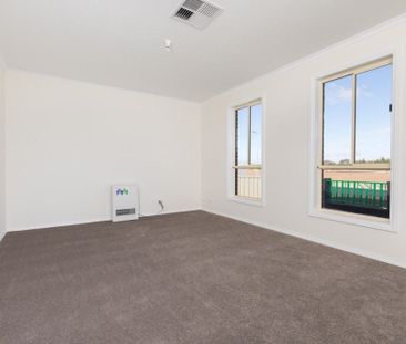 Neat 3 bedroom, 2 bathroom home - Photo 3