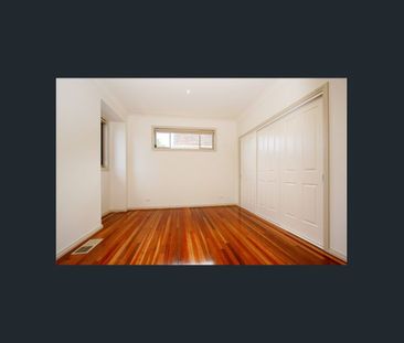 PERFECT TOWNHOUSE IN GREAT LOCATION - Photo 3