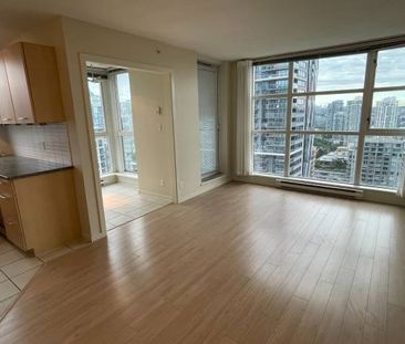 Beautiful Renovated 2 BR+Den+Solarium+2 BA @Bravia Central Downtown! - Photo 1