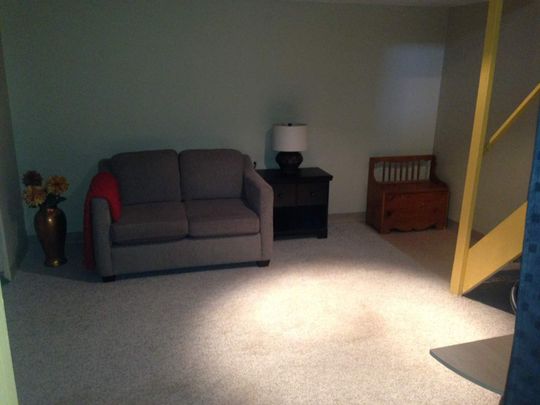 881 Beaconhill Court - 3 bed, 1.5 bath - Photo 1