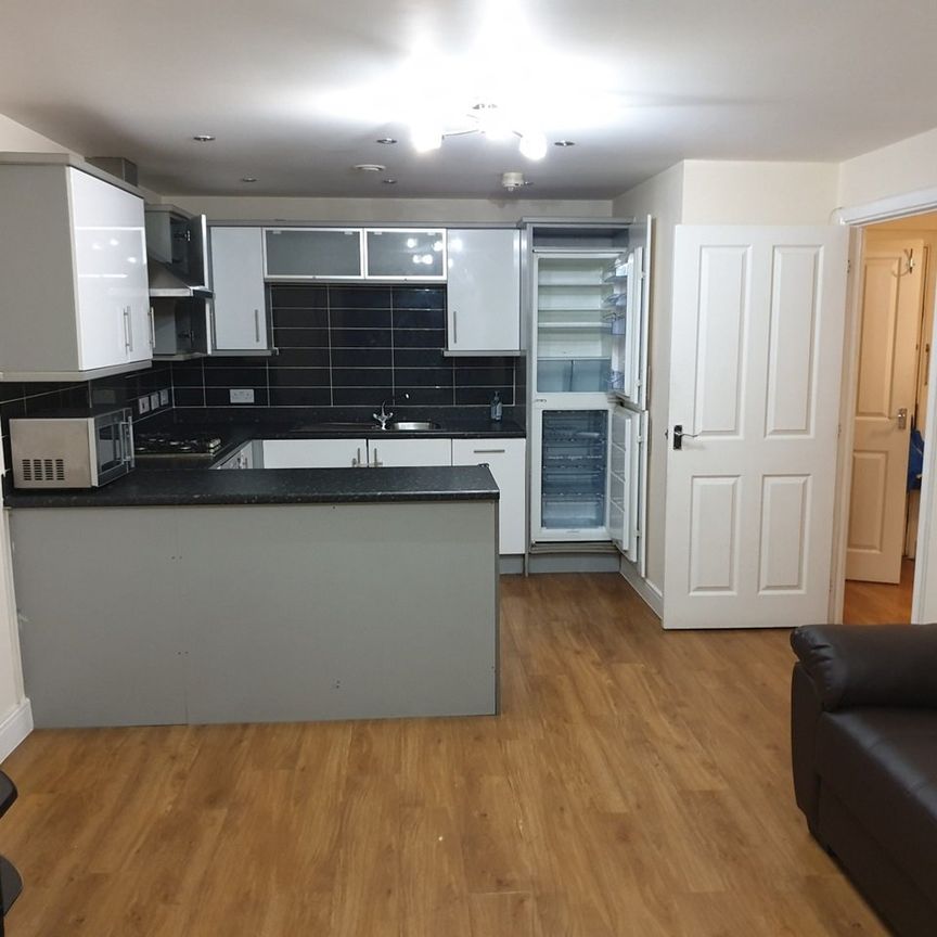 2 Bed Flat, Perth Road, IG2 - Photo 1