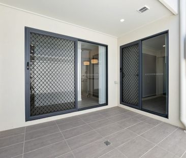 Brand New Courtyard Family Home - Photo 6
