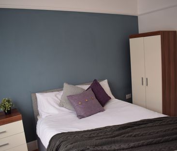 Double room- Large communal space - Photo 4