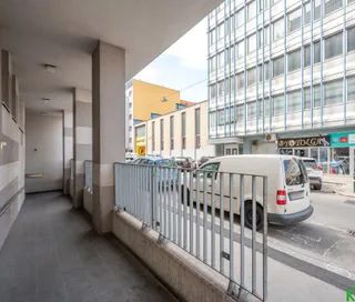 Gemütliche 2-Zimmer-Wohnung in 1100 Wien - Toplage, Parkett & Einbauküche! - Photo 2
