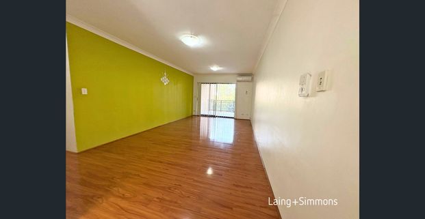 Conveniently located two bedroom apartment - Photo 1