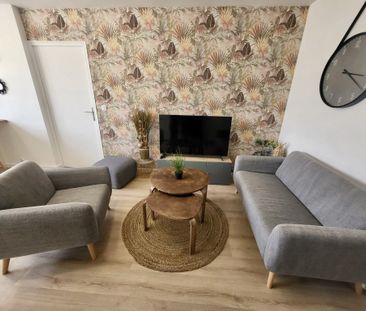 Location Appartement 5 pièces 94m² MARSEILLE 9ème - Photo 3