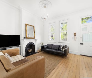 Elevated Victorian Terrace With Private Garden Haven - Photo 2