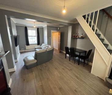 2 bedroom terraced house to rent - Photo 2
