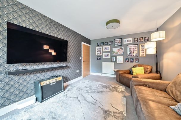 5 bedroom detached house to rent - Photo 1