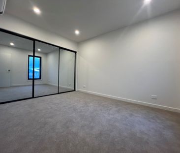 Four Bedroom Three Bathroom Brand New Beauty Metres from Monash Med... - Photo 3