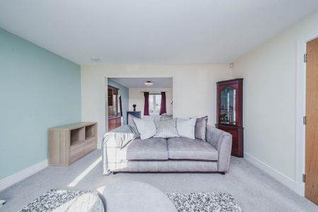 4 bedroom detached house to rent - Photo 5