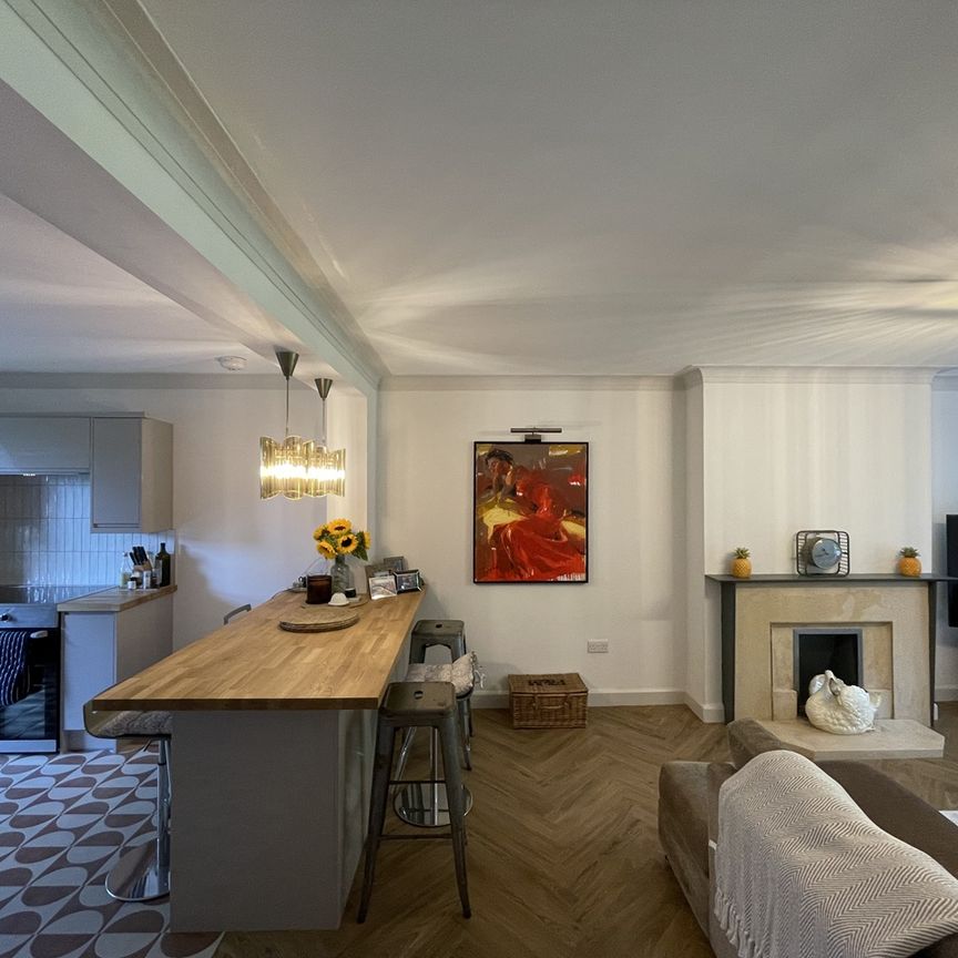 3 Bed Flat, Furze Hill, BN3 - Photo 1