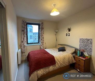 1 bedroom in a flat share to rent - Photo 4
