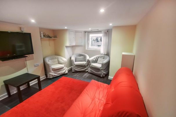 4 bedroom terraced house to rent - Photo 1