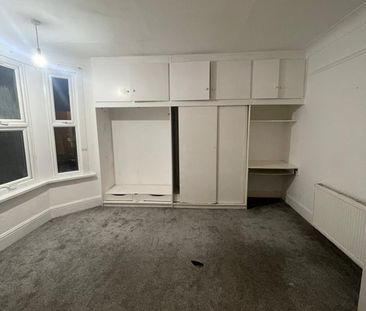 4 Bed Semi-Detached House, Coleridge Avenue, E12 - Photo 6