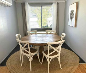 Large 4 Bedroom Family home - Photo 3