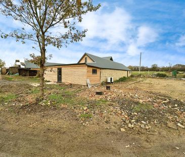 1 bedroom barn conversion to rent - Photo 1