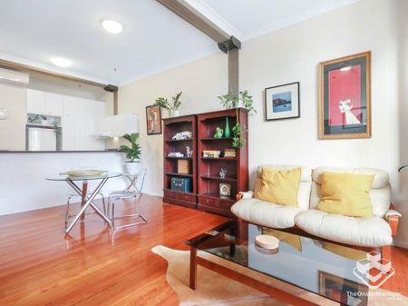 Fully Furnished Teneriffe Woolstore - Photo 2