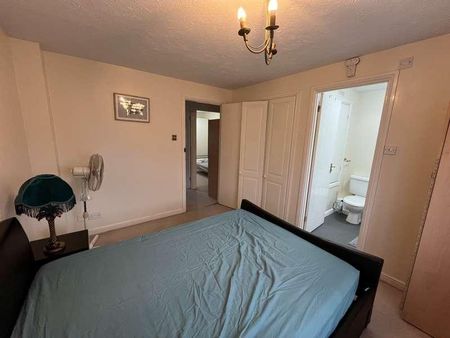 Searles Drive, London, E6 - Photo 5