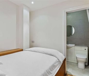 Excellently appointed studio/one bedroom in a portered building. - Photo 1