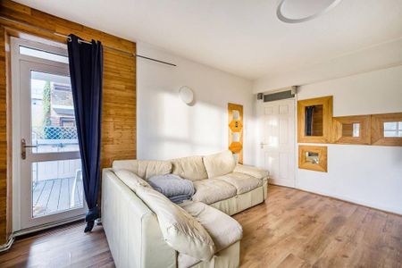 3 bedroom flat to rent - Photo 2