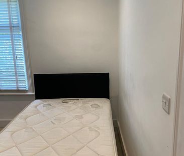 Room in a Shared House, Selhurst New Road, SE25 - Photo 3