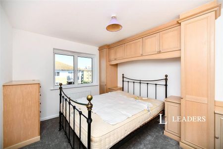 2 bedroom flat to rent - Photo 3