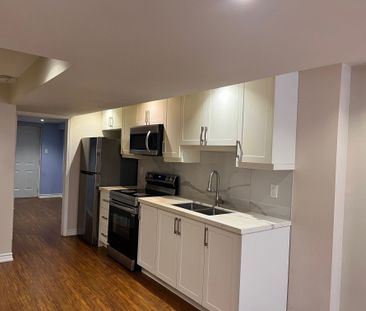 For Lease - 3914 Stardust Drive, Mississauga, Ontario - Photo 2