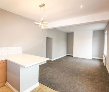 2 bed Apartment - To Let - Photo 5