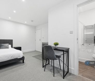 1 bedroom in a house share to rent - Photo 3