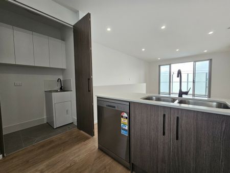 Modern Apartment GREAT Location. - Photo 4