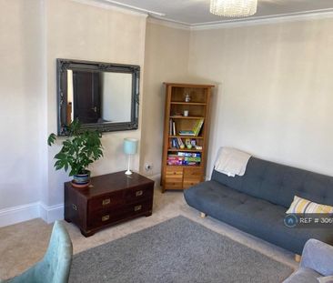 3 bedroom flat to rent - Photo 1