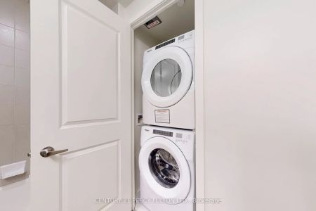 38 Annie Craig Drive W #1907 - Photo 5