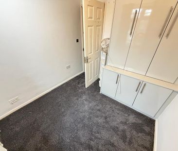 4 bedroom semi-detached house to rent - Photo 6