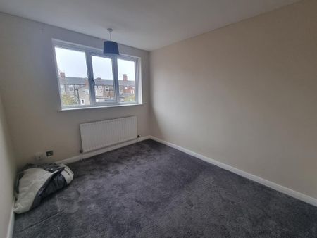 3 bedroom terraced house to rent - Photo 4